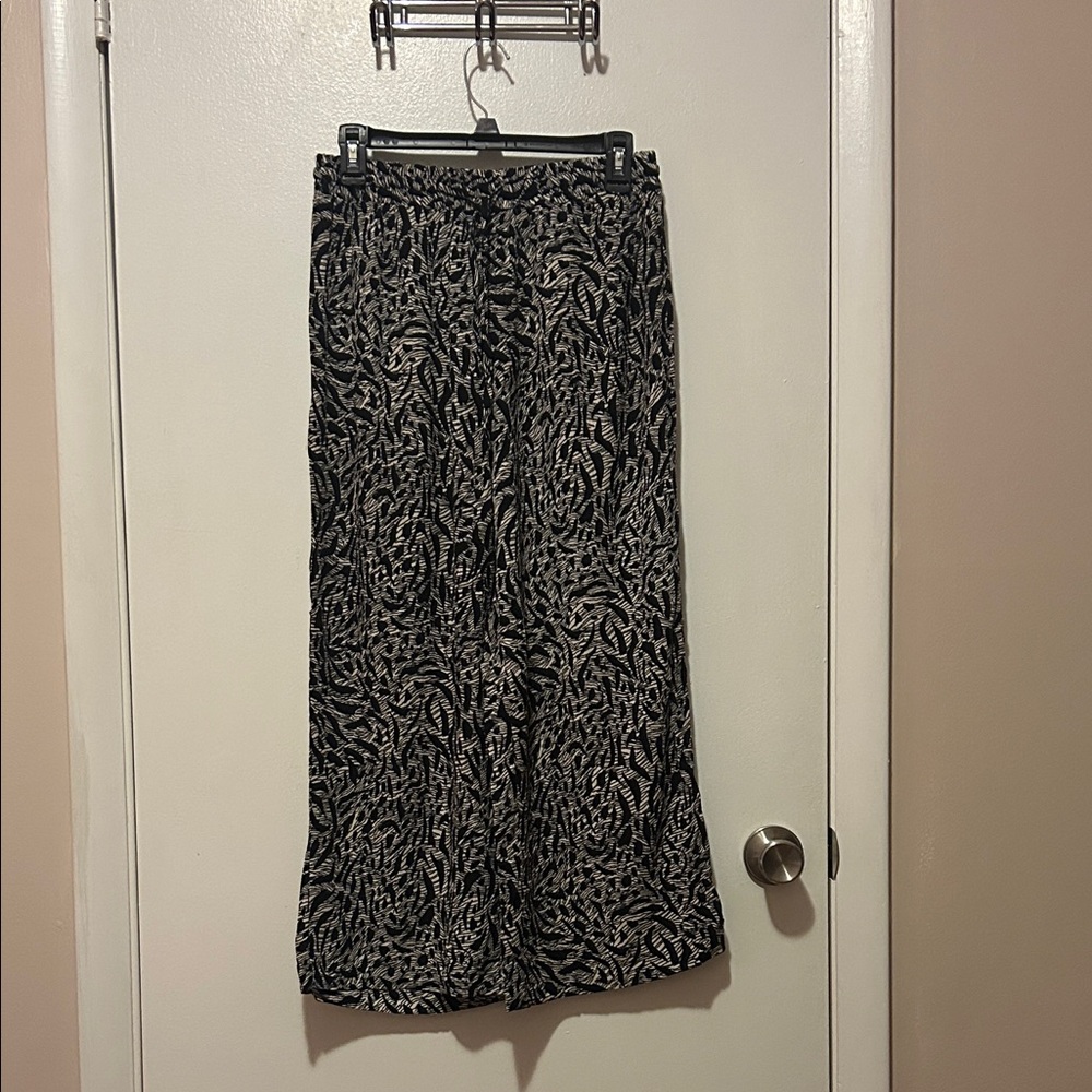 Elegant Black and White Patterned Skirt